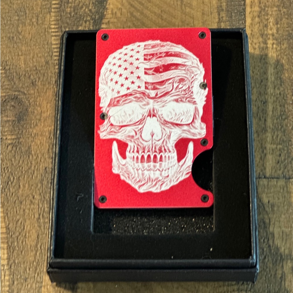Minimalist Laser Engraved RFID Blocking Wallet - Secure Style for Modern Living